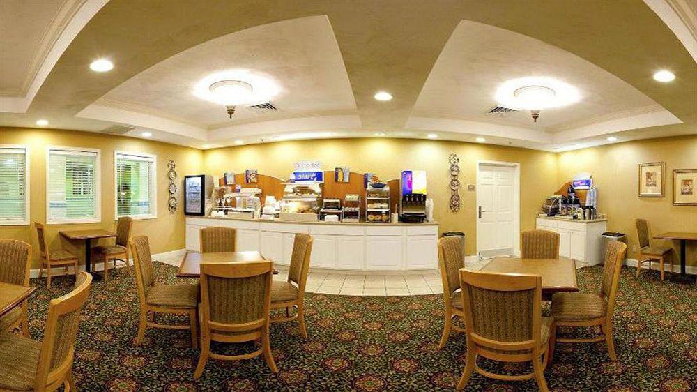 Holiday Inn Express & Suites Magnolia-Lake Columbia Екстериор снимка