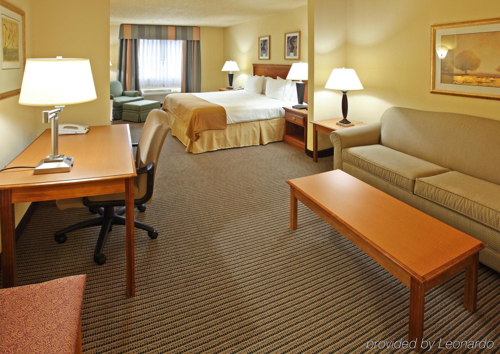 Holiday Inn Express & Suites Magnolia-Lake Columbia Стая снимка